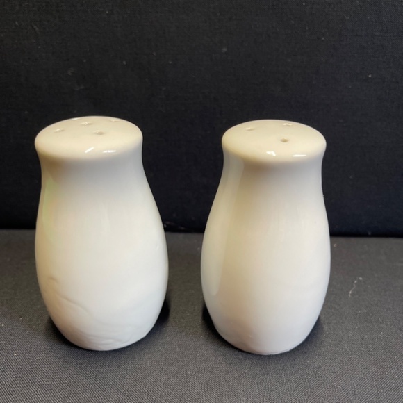 4 Sets of Shakers - Picture 4 of 5